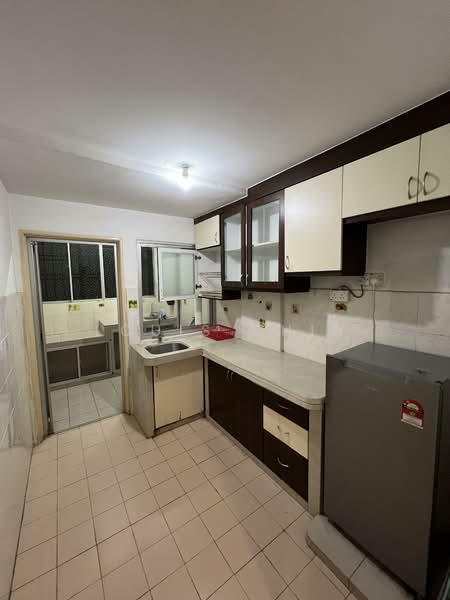 Apartment for Sale at Bayu Puteri 2 - Louis Chin - Kitchen - PropertyGuru.com.my