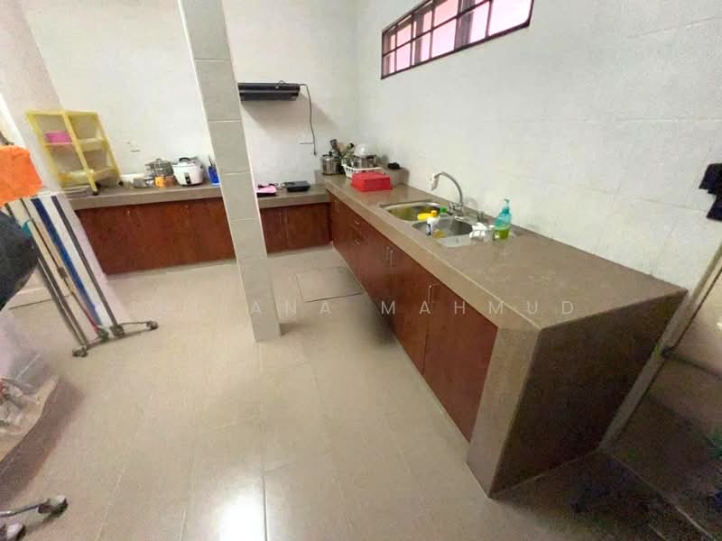Rumah Teres 2 Tingkat untuk Dijual di Damansara Kim (Petaling Jaya) - Juliana Mahmud - Kitchen - PropertyGuru.com.my