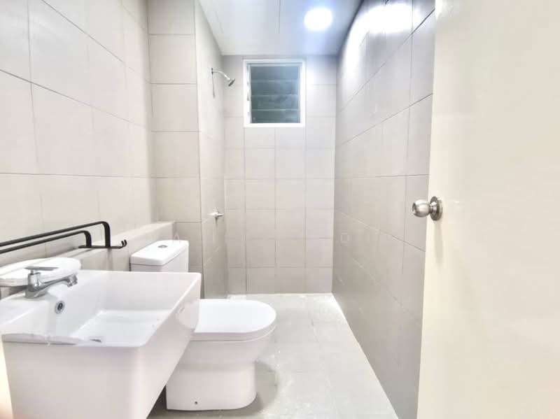 Lakefront Homes untuk Untuk Disewa - RM 1,500 /bulan, Mac 2026 - Bathroom - PropertyGuru.com.my
