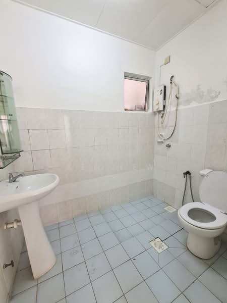 Townhouse for Rent in Batu 9 (Cheras) - Ken Lew - Bathroom - PropertyGuru.com.my