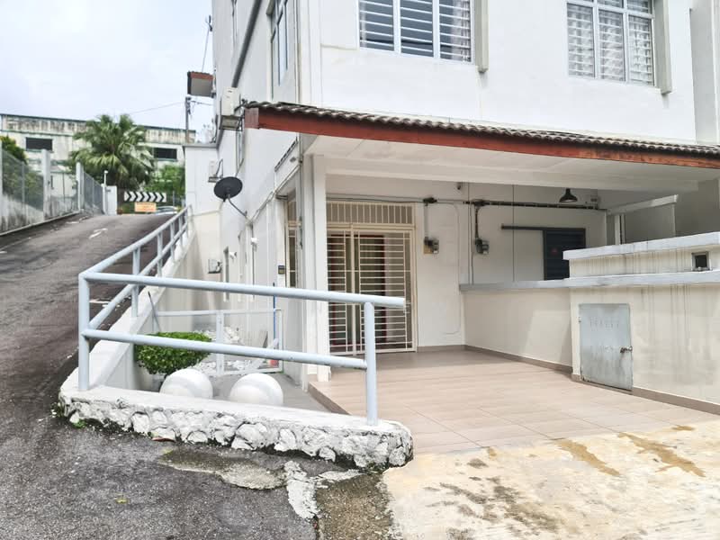 Townhouse for Rent in Batu 9 (Cheras) - Ken Lew - Exterior - PropertyGuru.com.my