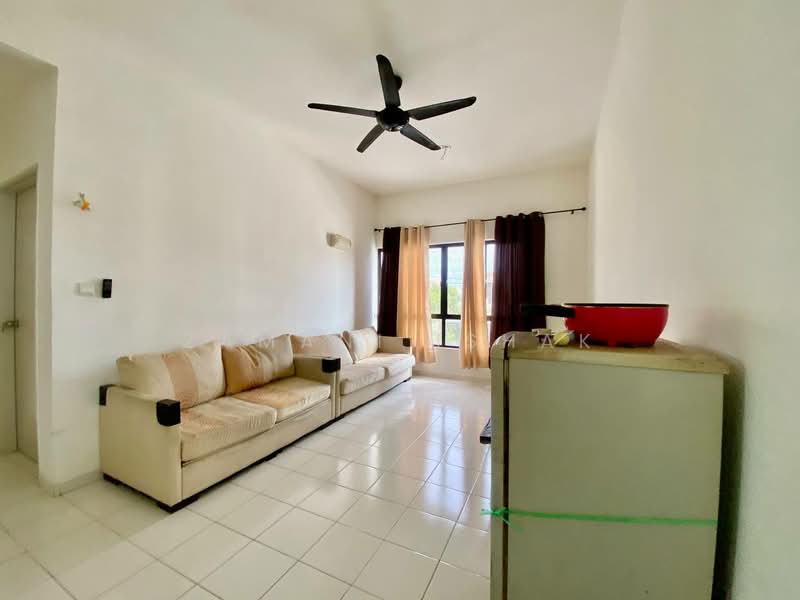 Townhouse for Sale in Bandar Tasik Kesuma (Beranang) - Zamani Ishak - Living Room - PropertyGuru.com.my