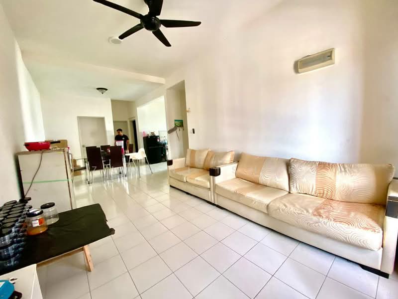 Townhouse for Sale in Bandar Tasik Kesuma (Beranang) - Zamani Ishak - Living Room - PropertyGuru.com.my