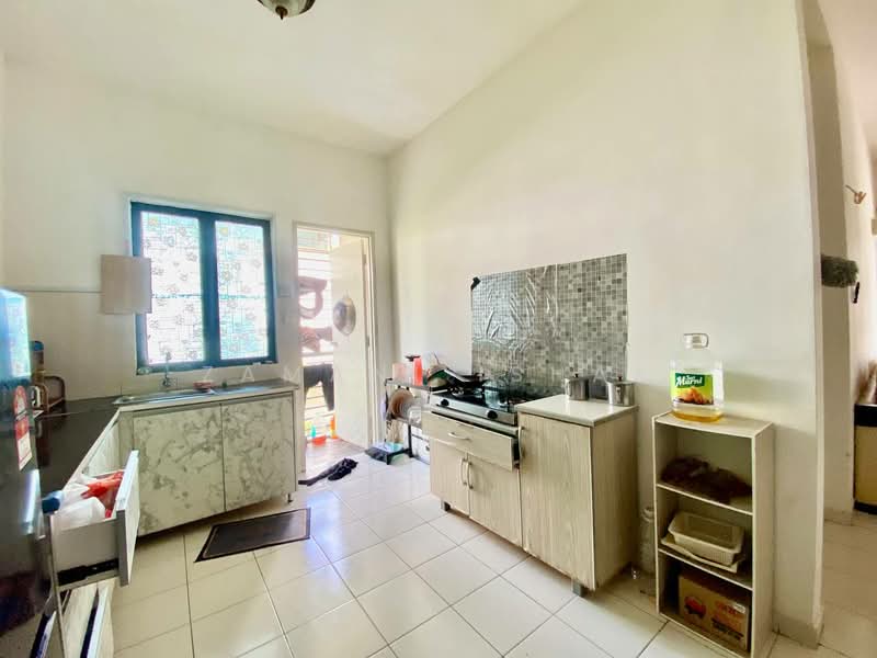 Townhouse for Sale in Bandar Tasik Kesuma (Beranang) - Zamani Ishak - Kitchen - PropertyGuru.com.my