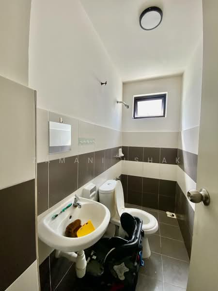 Townhouse for Sale in Bandar Tasik Kesuma (Beranang) - Zamani Ishak - Bathroom - PropertyGuru.com.my