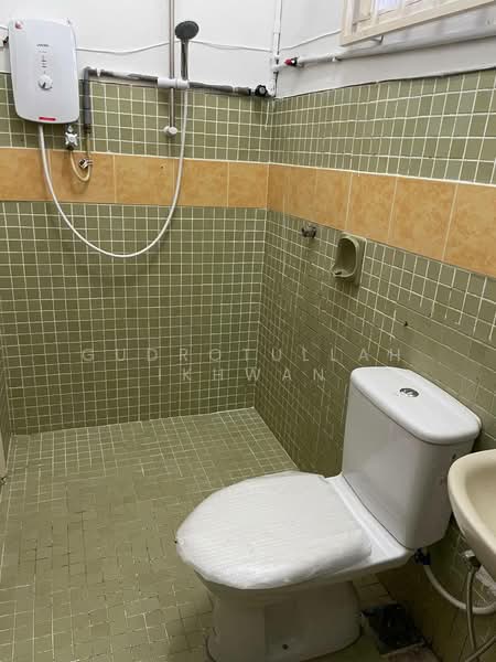 2-storey Terraced House for Sale in Taman TAR (Tun Abdul Razak) (Ampang) - Gudrotullah Ikhwan - Bathroom - PropertyGuru.com.my