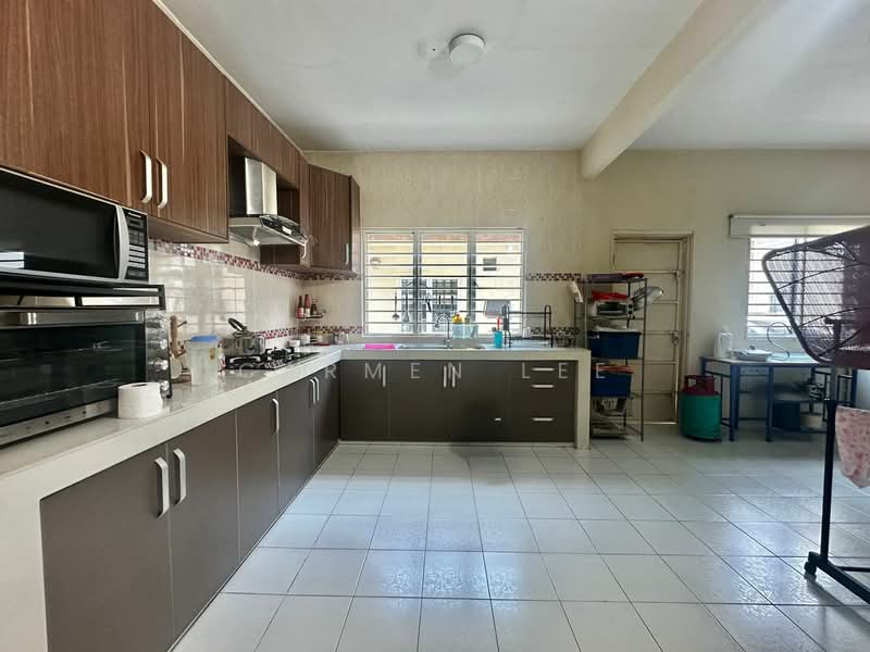Taman Perindustrian UEP untuk Untuk Dijual - RM 800,000, Mac 2026 - Kitchen - PropertyGuru.com.my