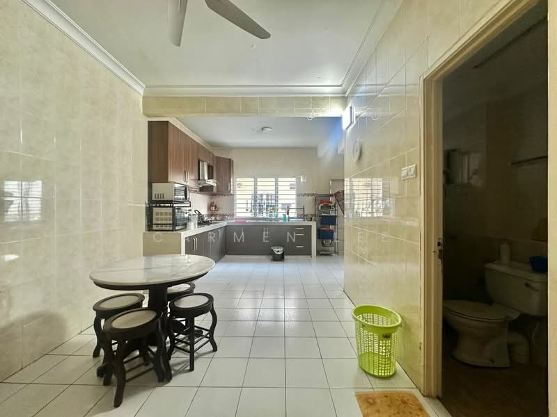 Taman Perindustrian UEP untuk Untuk Dijual - RM 800,000, Mac 2026 - Kitchen - PropertyGuru.com.my