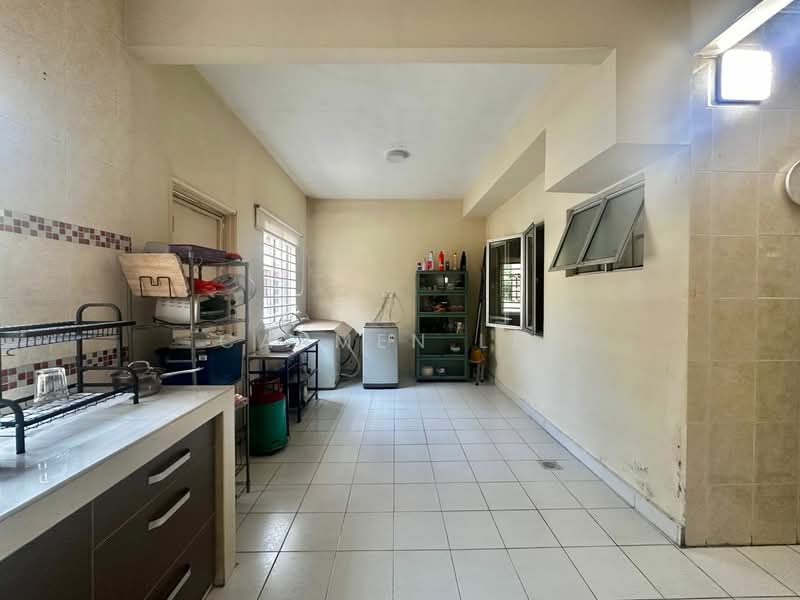 Taman Perindustrian UEP untuk Untuk Dijual - RM 800,000, Mac 2026 - Kitchen - PropertyGuru.com.my