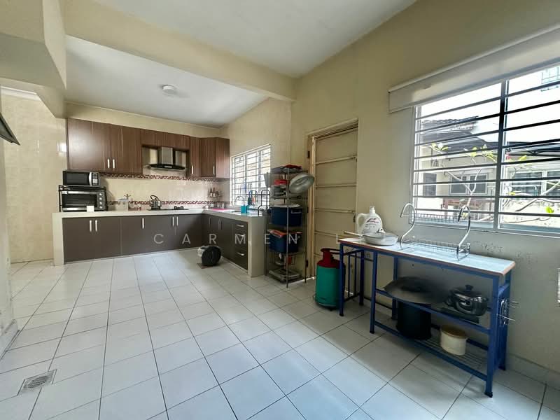 Taman Perindustrian UEP untuk Untuk Dijual - RM 800,000, Mac 2026 - Kitchen - PropertyGuru.com.my