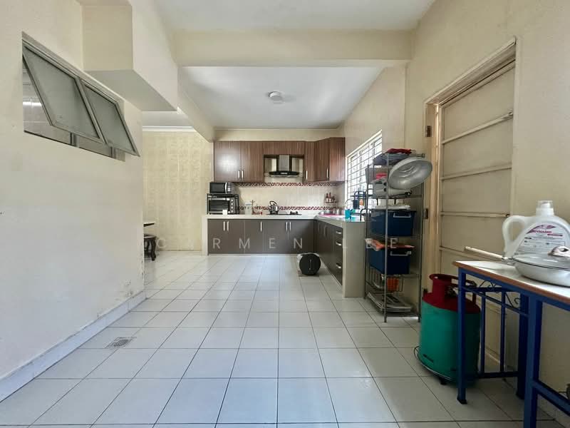 Taman Perindustrian UEP untuk Untuk Dijual - RM 800,000, Mac 2026 - Kitchen - PropertyGuru.com.my