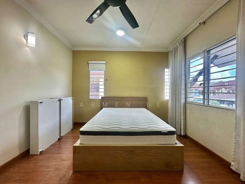 Taman Perindustrian UEP untuk Untuk Dijual - RM 800,000, Mac 2026 - Bedroom - PropertyGuru.com.my