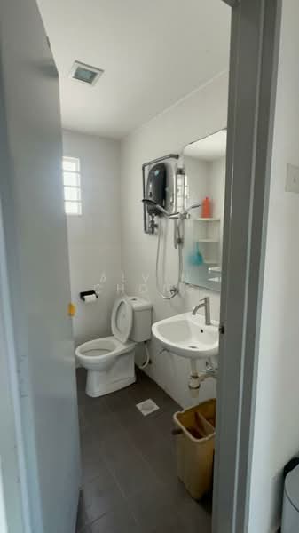 Kondominium untuk Disewa di Casa Idaman - Alvin Chong - Bathroom - PropertyGuru.com.my
