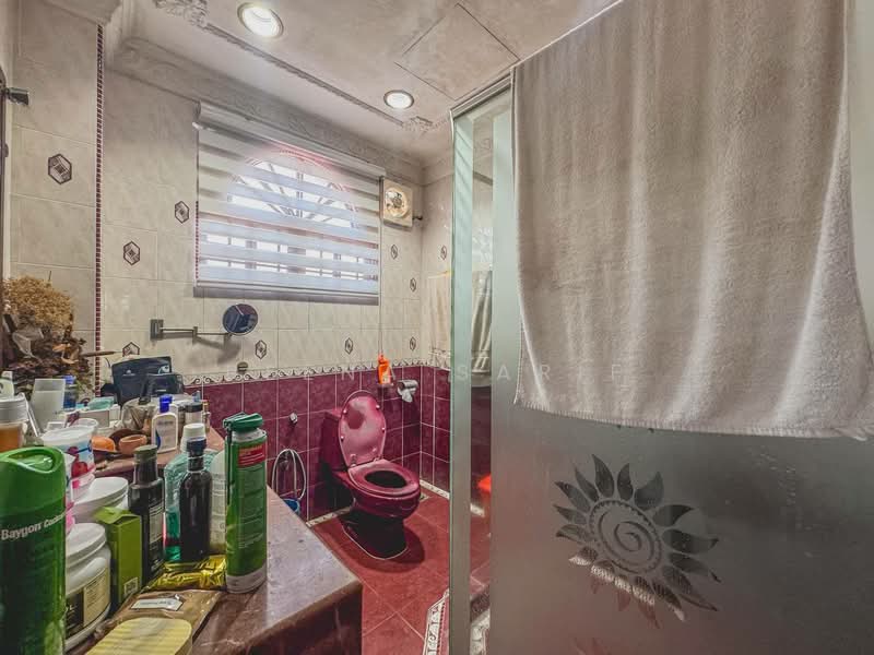 Bungalow 2 Storey Seksyen 3 Shah Alam untuk Untuk Dijual - RM 1,890,000, Mac 2026 - Bathroom - PropertyGuru.com.my