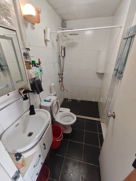 Service Residence for Sale at VIM 3 @ Desa Park North - Kim Meng Lew - Bathroom - PropertyGuru.com.my