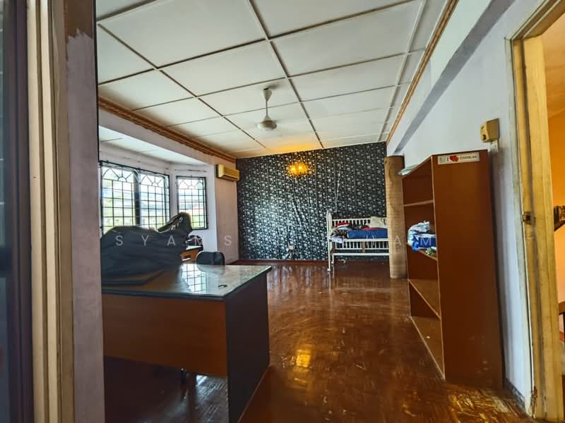 2-storey Terraced House for Sale in Ampang (Kuala Lumpur) - Syamsul Ilham - Living Room - PropertyGuru.com.my
