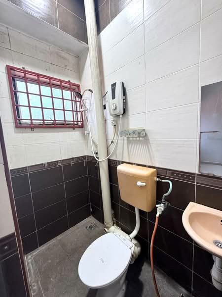 Taman Kosas untuk Untuk Dijual - RM 640,000, Mac 2026 - Bathroom - PropertyGuru.com.my