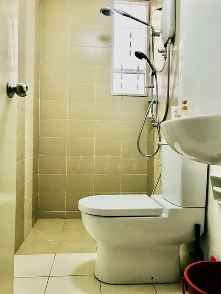Condominium for Sale at The Zest @ Kinrara 9 - Derrick Yeong - Bathroom - PropertyGuru.com.my