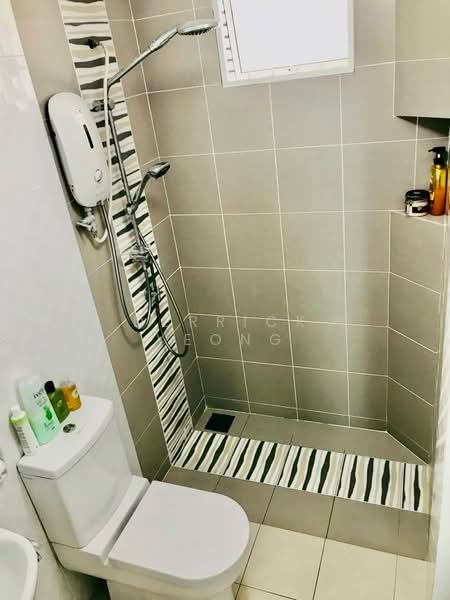 Condominium for Sale at The Zest @ Kinrara 9 - Derrick Yeong - Bathroom - PropertyGuru.com.my