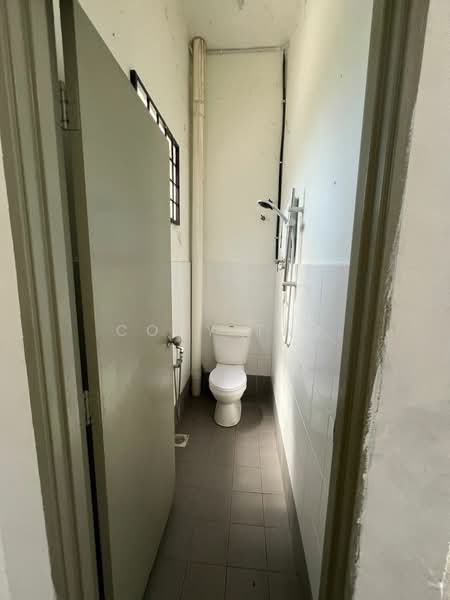 Shop for Sale in Teluk Kemang (Negeri Sembilan) - Cony Tan - Bathroom - PropertyGuru.com.my