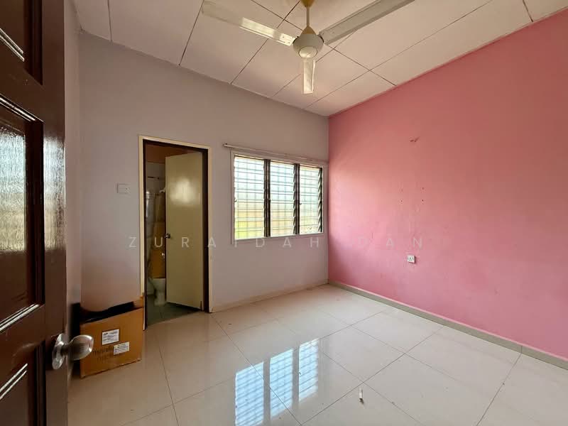 2-storey Terraced House for Sale in Saujana Impian (Kajang) - Zuraidah Dan - Bedroom - PropertyGuru.com.my