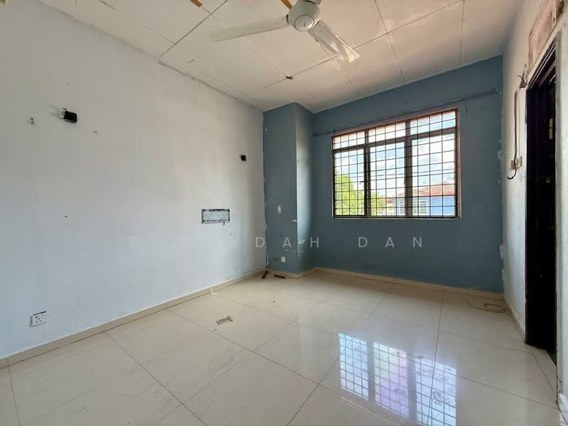 2-storey Terraced House for Sale in Saujana Impian (Kajang) - Zuraidah Dan - Bedroom - PropertyGuru.com.my