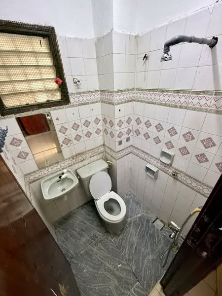 2-storey Terraced House for Sale in Saujana Impian (Kajang) - Zuraidah Dan - Bathroom - PropertyGuru.com.my