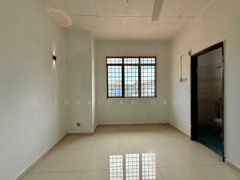 2-storey Terraced House for Sale in Saujana Impian (Kajang) - Zuraidah Dan - Bedroom - PropertyGuru.com.my