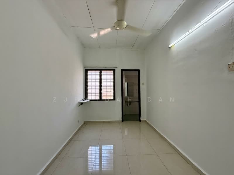 2-storey Terraced House for Sale in Saujana Impian (Kajang) - Zuraidah Dan - Bedroom - PropertyGuru.com.my