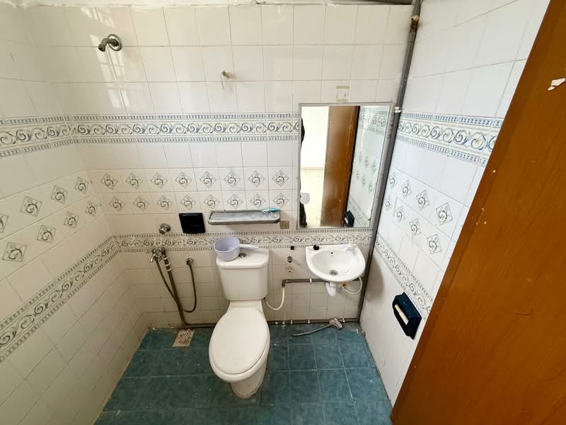 2-storey Terraced House for Sale in Saujana Impian (Kajang) - Zuraidah Dan - Bathroom - PropertyGuru.com.my