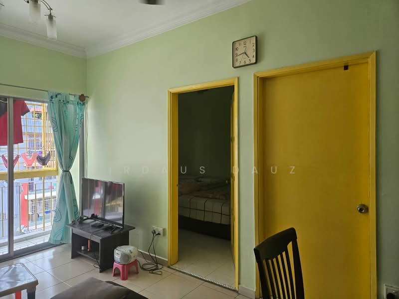 Lembah Maju Flat (RP1 RP2 RP3 RP4) untuk Untuk Dijual - RM 175,000, Mac 2026 - Living Room - PropertyGuru.com.my