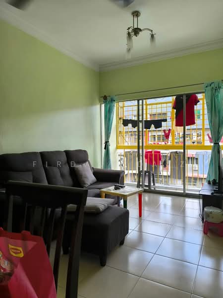 Lembah Maju Flat (RP1 RP2 RP3 RP4) untuk Untuk Dijual - RM 175,000, Mac 2026 - Living Room - PropertyGuru.com.my