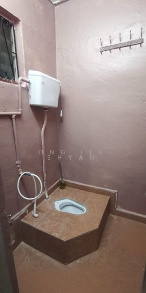 Flat Taman Ungku Tun Aminah untuk Untuk Dijual - RM 155,000, Mac 2026 - Bathroom - PropertyGuru.com.my
