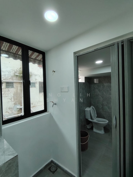 Flat Taman Ungku Tun Aminah untuk Untuk Dijual - RM 180,000, Mac 2026 - Bathroom - PropertyGuru.com.my