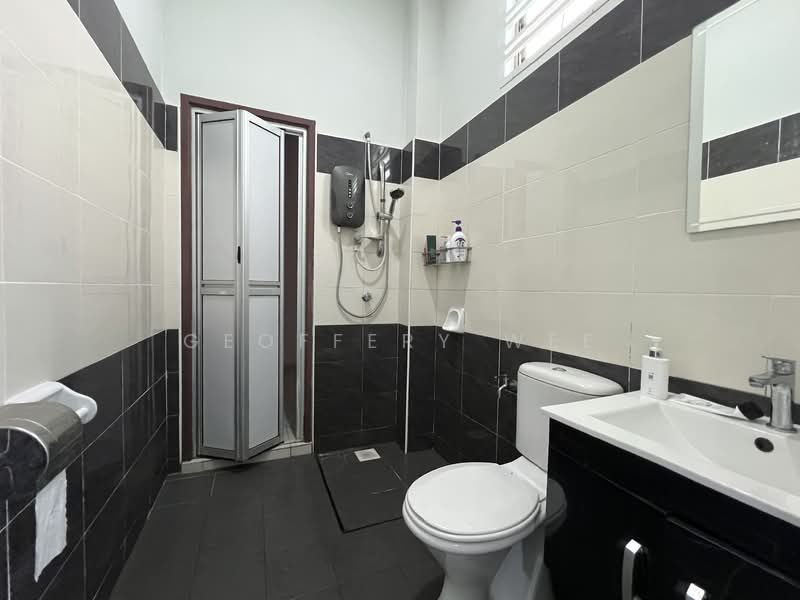 2-storey Terraced House for Sale in Tanjong Minyak (Melaka) - Geoffery Wee - Bathroom - PropertyGuru.com.my