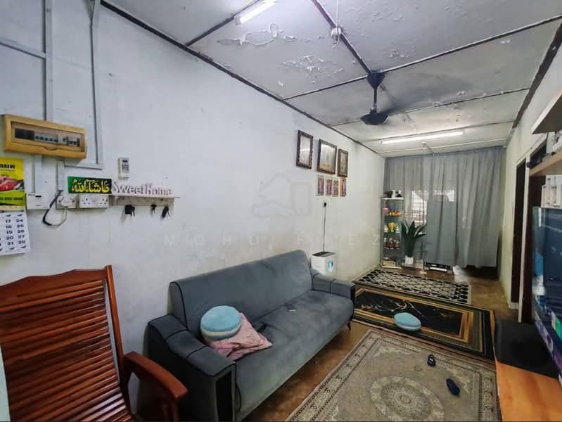 1-storey Terraced House for Sale in Taman Rinting (Masai) - Mohd Faez - Living Room - PropertyGuru.com.my