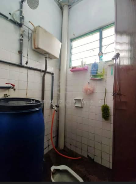 1-storey Terraced House for Sale in Taman Rinting (Masai) - Mohd Faez - Bathroom - PropertyGuru.com.my