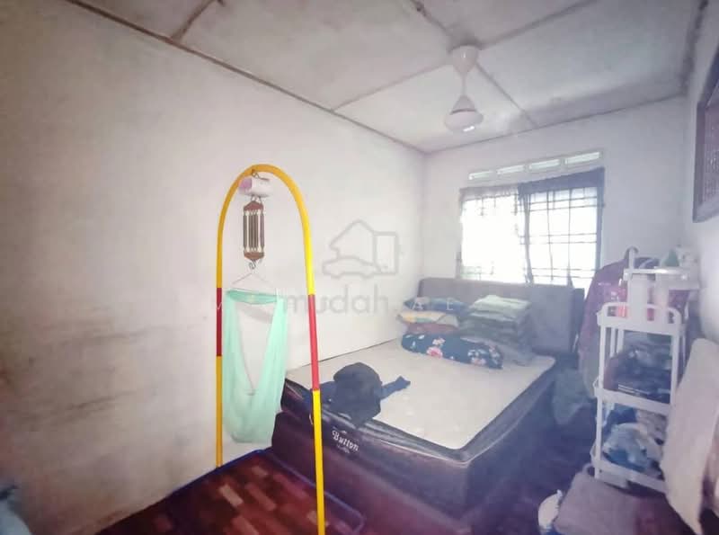 1-storey Terraced House for Sale in Taman Rinting (Masai) - Mohd Faez - Bedroom - PropertyGuru.com.my