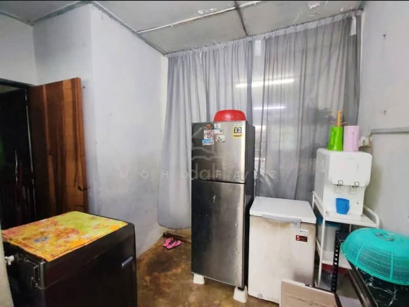 1-storey Terraced House for Sale in Taman Rinting (Masai) - Mohd Faez - Kitchen - PropertyGuru.com.my