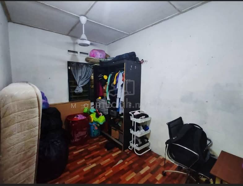 1-storey Terraced House for Sale in Taman Rinting (Masai) - Mohd Faez - Bedroom - PropertyGuru.com.my
