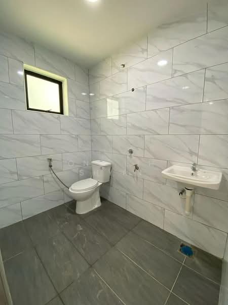 Semi-Detached House for Sale in Taman Majidee (Johor Bahru) - Ong Lih Shyan - Bathroom - PropertyGuru.com.my