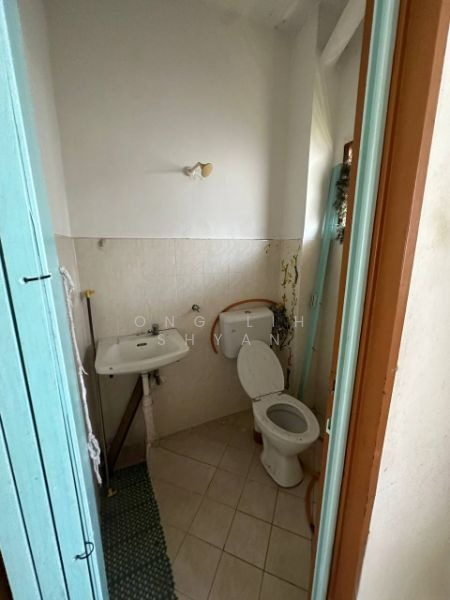 Pontian (Taman Seri Semerah) untuk Untuk Dijual - RM 238,000, Mac 2026 - Bathroom - PropertyGuru.com.my