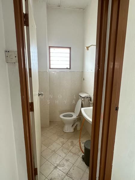 Pontian (Taman Seri Semerah) untuk Untuk Dijual - RM 238,000, Mac 2026 - Bathroom - PropertyGuru.com.my