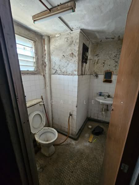 Detached Factory for Rent in Taman Perindustrian Tago (Kepong) - Oscar Lee - Bathroom - PropertyGuru.com.my