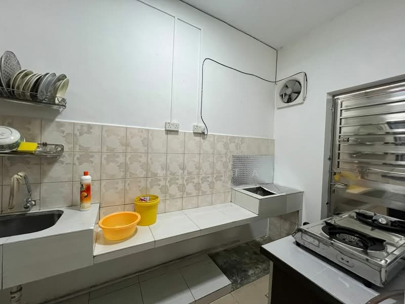 2-storey Terraced House for Rent in Taman Mount Austin (Tebrau) - Tommy Tai - Kitchen - PropertyGuru.com.my