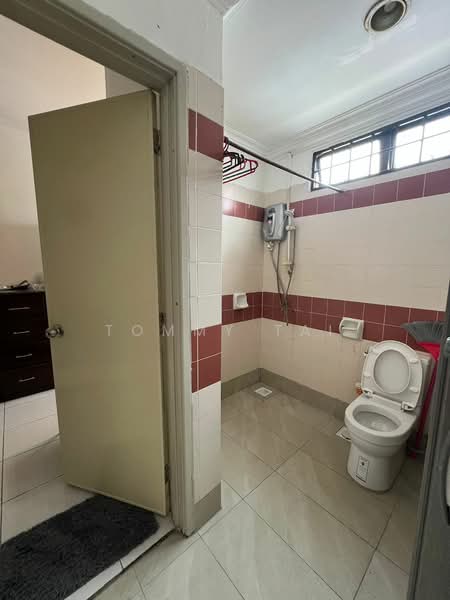 2-storey Terraced House for Rent in Taman Mount Austin (Tebrau) - Tommy Tai - Bathroom - PropertyGuru.com.my
