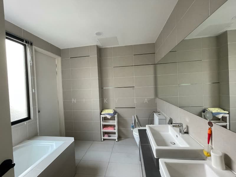Anggun 3 @ Rawang New Town Centre untuk Untuk Dijual - RM 1,350,000, Mac 2026 - Bathroom - PropertyGuru.com.my