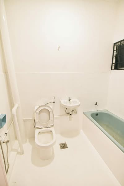 Taman Serdang Raya untuk Untuk Dijual - RM 680,000, Mac 2026 - Bathroom - PropertyGuru.com.my