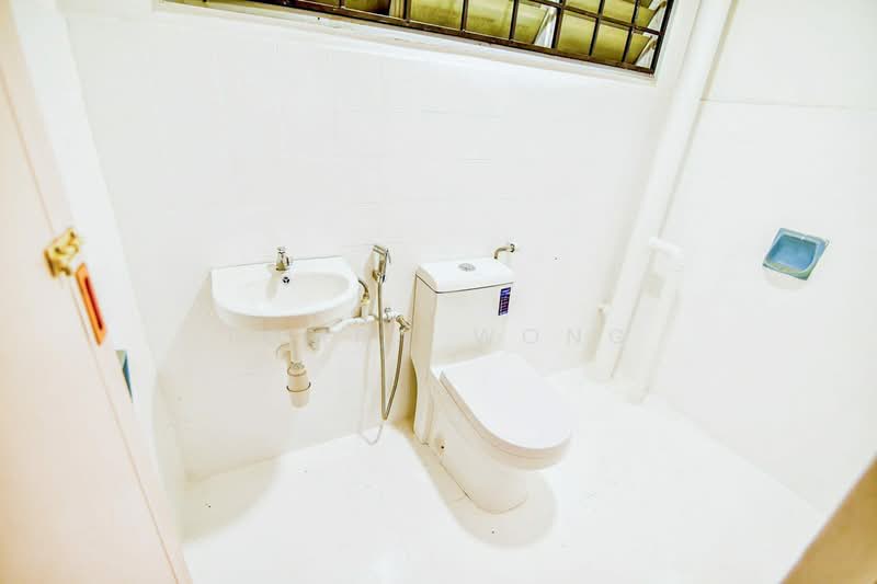 Taman Serdang Raya untuk Untuk Dijual - RM 680,000, Mac 2026 - Bathroom - PropertyGuru.com.my