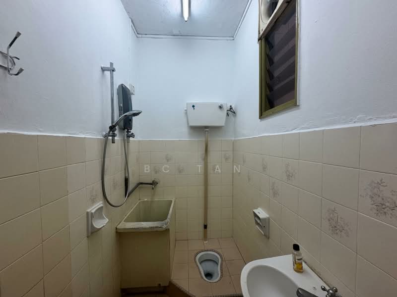 Bandar Menjalara untuk Untuk Disewa - RM 2,800 /bulan, Mac 2026 - Bathroom - PropertyGuru.com.my